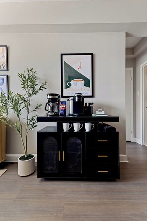 Interior - Spacious Arlington Escape - Metro & Free Parking (Arlington)