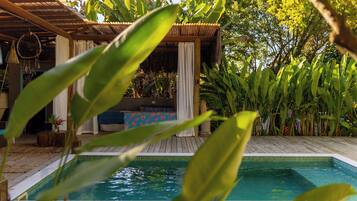 8 piscinas al aire libre