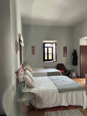 3 quartos, escrivaninha, ferros/tábuas de passar roupa, Wi-Fi