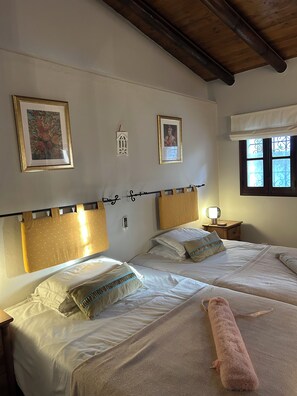3 bedrooms, desk, iron/ironing board, WiFi