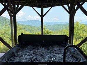Outdoor spa tub - Amazing Mountain and Lake Views!  (Bryson City)