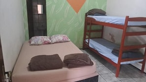 Kolmen hengen comfort-huone | Silitysrauta/-lauta, ilmainen Wi-Fi
