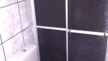 Comfort Triple Room | Bathroom