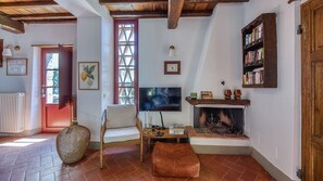 Télévision, cheminée