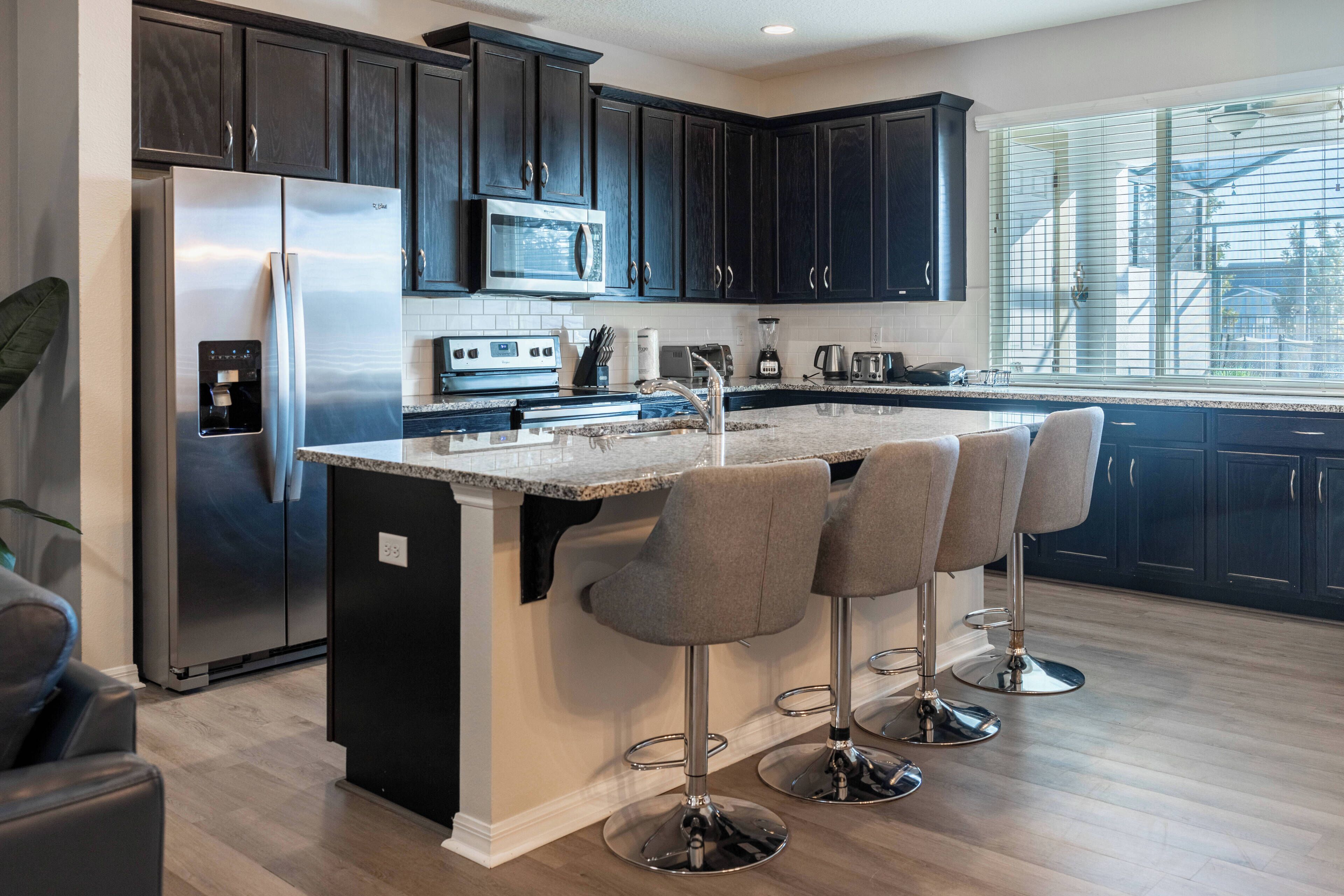 Micro-ondes, four, plaque de cuisson, lave-vaisselle