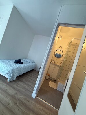 2 Schlafzimmer, Reisekinderbett, kostenloses WLAN, Bettwäsche