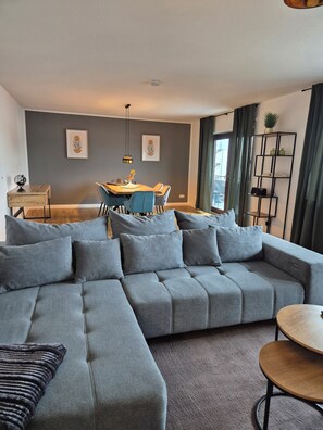 تلفزيون ذكي، كُتُب، ستيريو