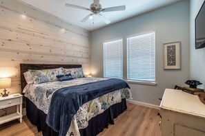 4 habitaciones, tabla de planchar con plancha y cuna de viaje 