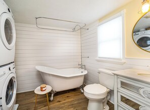 Hårtørrer, håndklæder, Sæbe, Toiletpapir