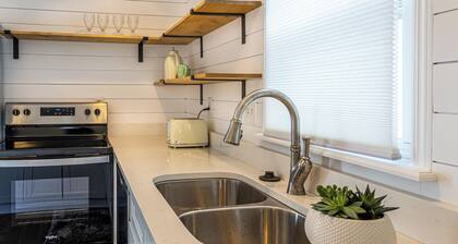 Stylish 2BR n Old Town Greenwood