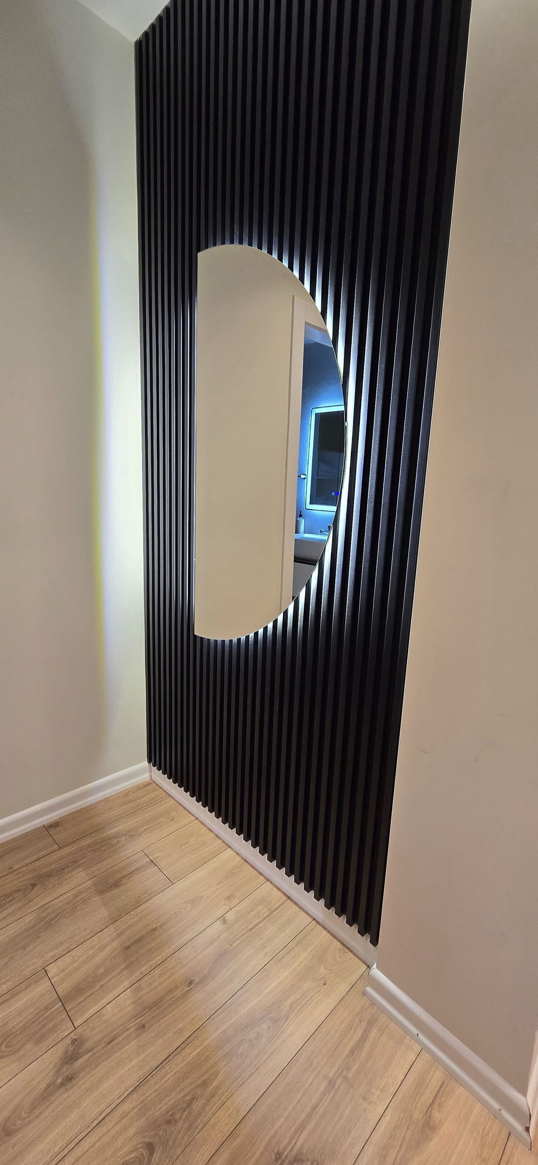 Apartment | Living area | 40-inch Smart TV with cable channels