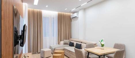 Familienapartment | Essbereich im Zimmer