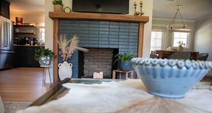 3BD Adult Retreat - Fire Pit, Putting Green, Mins to DT