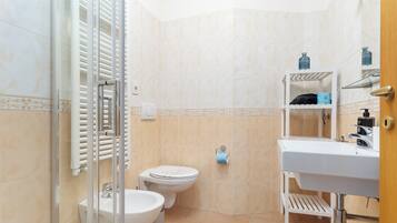 1-bedroom Apartment, seventh floor, Via Larga 23 | Badezimmer