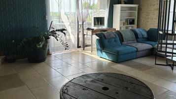 Télévision, table de tennis de table