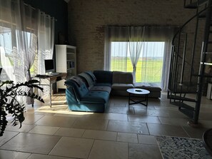 Fernseher, Tischtennisplatte