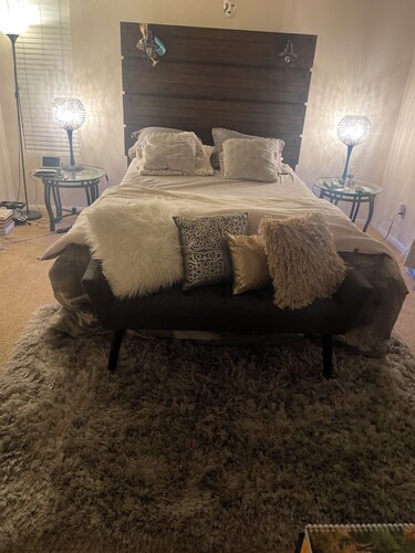 Spacious 4-bedroom estate with WiFi and AC in wonderful Chula Vista