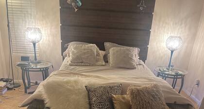 Spacious 4-bedroom estate with WiFi and AC in wonderful Chula Vista