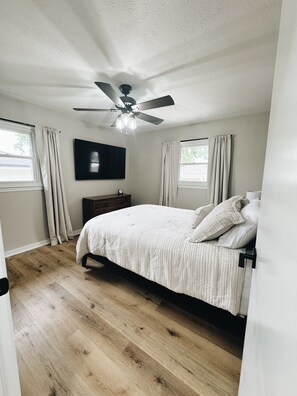3 chambres, fer et planche à repasser, lit parapluie, Wi-Fi gratuit