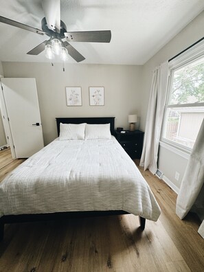 3 slaapkamers, een strijkplank/strijkijzer, reisbedje, gratis wifi