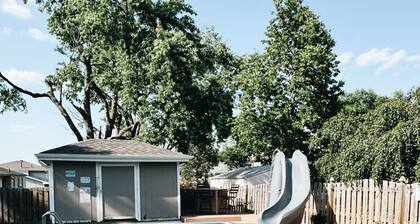 Newly Renovated with Pool, close to CWS
3 bedroom, 7 bed, 2 bathroom, sleeps 12