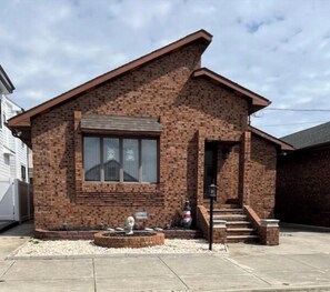 Exterior - Barefoot Festival Ready! Spacious 4-bedroom house in Wildwood Crest (Wildwood Crest)