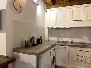 คลาสสิกอพาร์ทเมนท์, วิวเมือง | ครัวส่วนตัว | ตู้เย็นเล็ก, ไมโครเวฟ, เตาประกอ  บอาหาร, เครื่องครัว/จาน/ช้อนส้อม