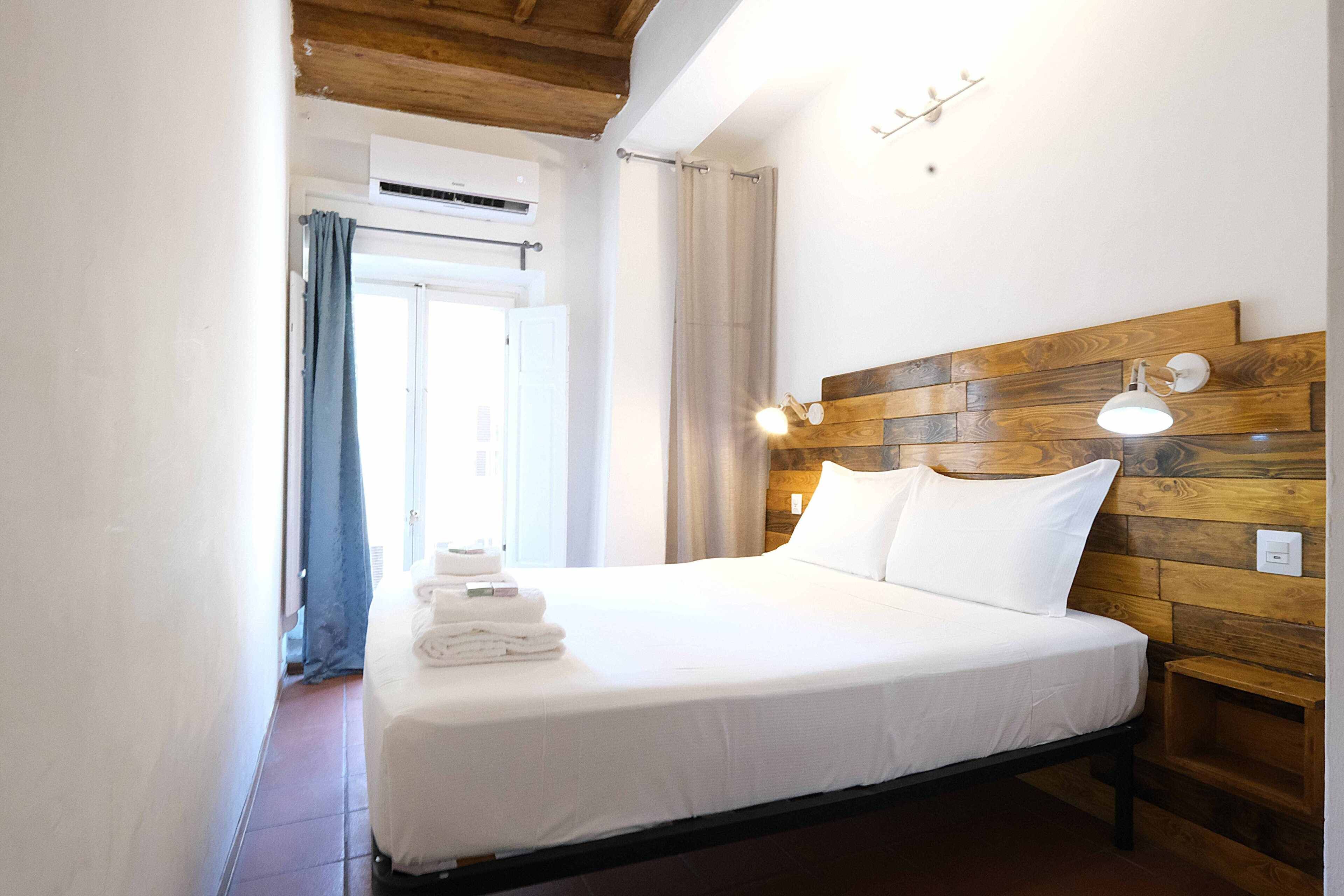 Premium bedding, iron/ironing board, free WiFi, bed sheets