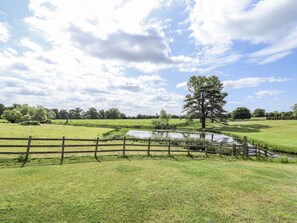 Property grounds - Lake View Cottage (Alford)