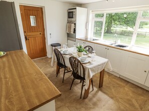 Dining - Lake View Cottage (Alford)