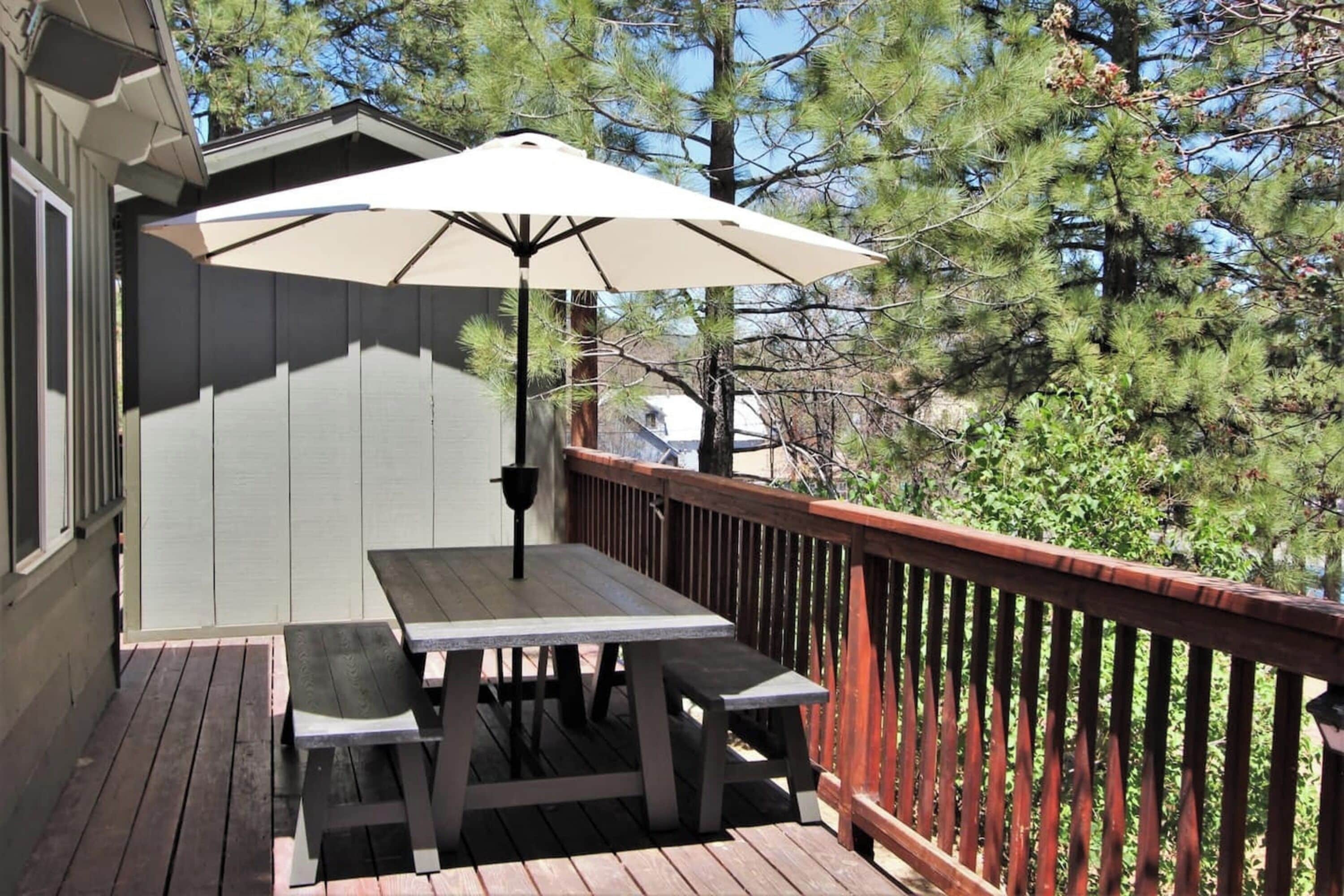 كابينة مميزة - غرفتا نوم - لغير المدخنين - بمطبخ | شرفة/رواق