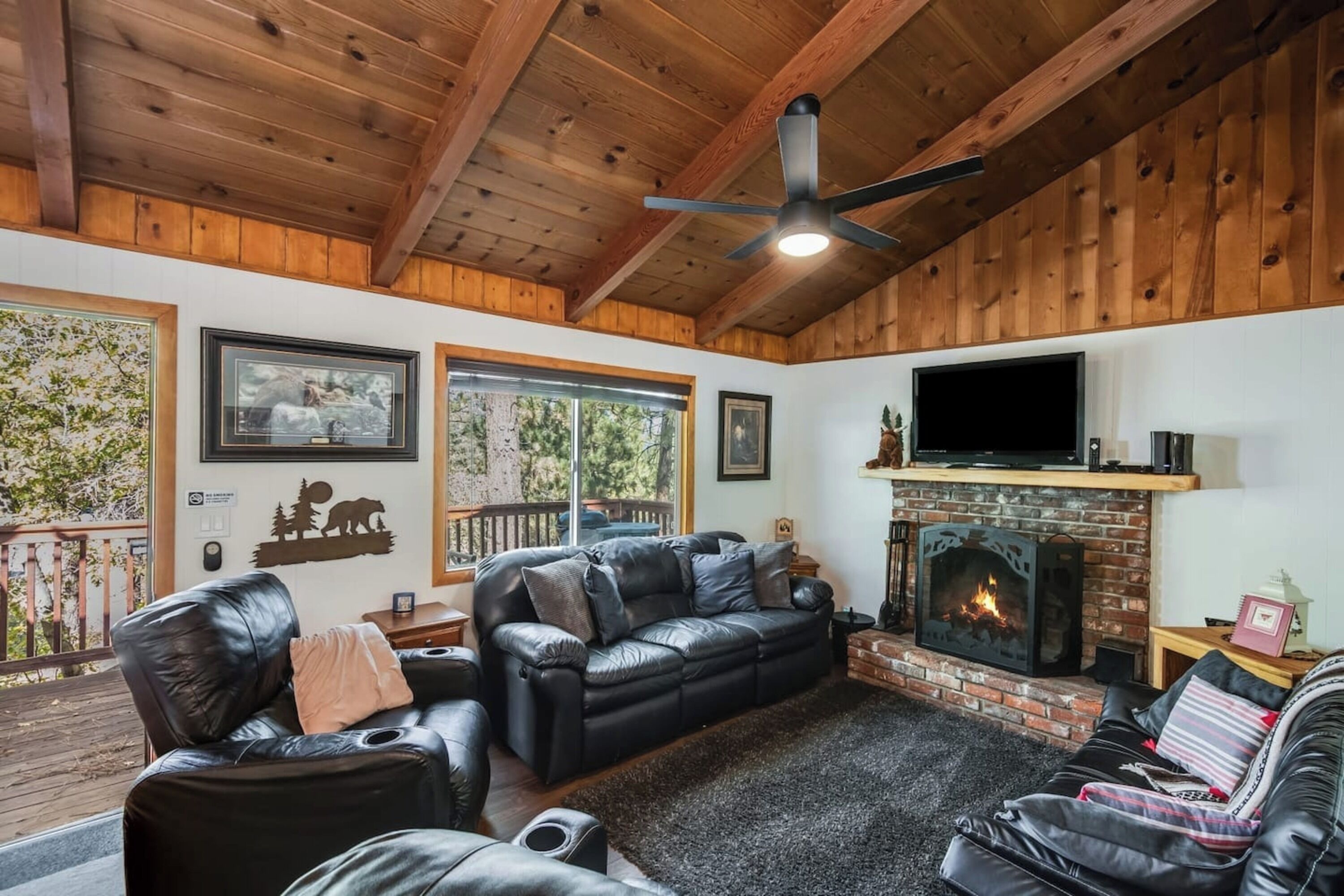 Signature Cabin, 2 Bedrooms, Non Smoking, Kitchen | Living room | 40-inch Smart TV with cable channels
