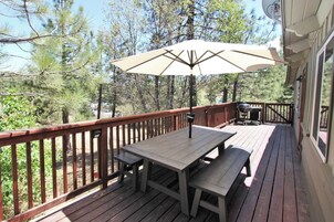 Signature Cabin, 2 Bedrooms, Non Smoking, Kitchen | Terrace/patio