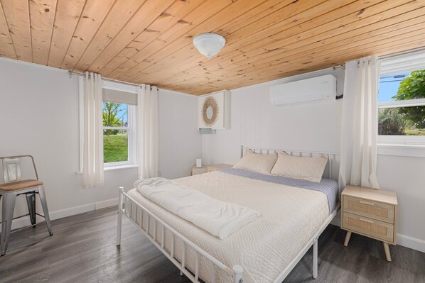 3 bedrooms, bed sheets