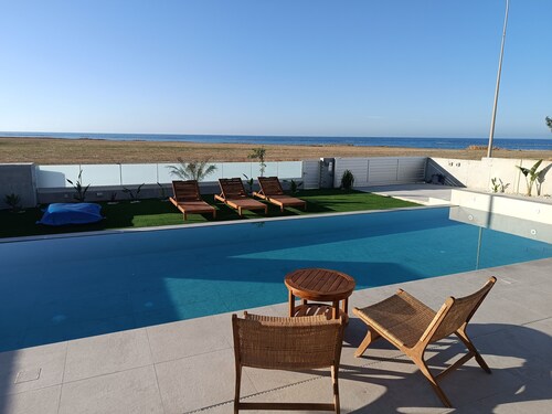 Unic 4 bedrooms beach villa 
Big private pool 
Juccuzy 
Barrel sauna
Sea view