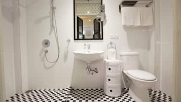 Shower, bidet, towels, soap