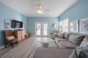 Maison, plusieurs lits (Gulf Winds - Duplex - A+B) | Coin séjour