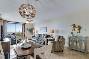 Appartement, Meerdere bedden (Romar Place 102) | Woonruimte | Televisie