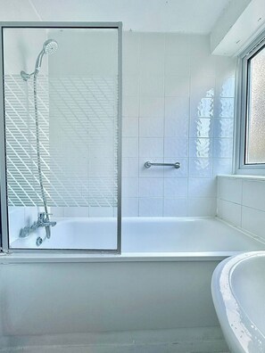 Bathroom - 15 minute walk to Oxford street (Greater London)