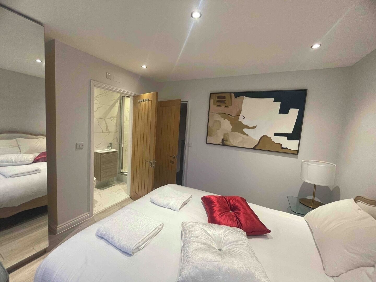 4 bedrooms, iron/ironing board, WiFi, bed sheets