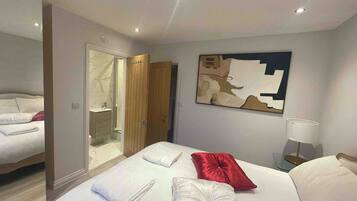 4 bedrooms, iron/ironing board, WiFi, bed sheets