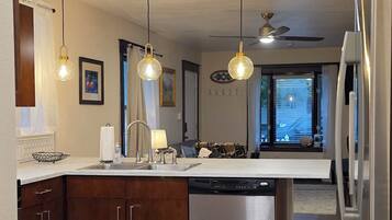 KylskÄp, mikrovÄgsugn, ugn och spishÀll