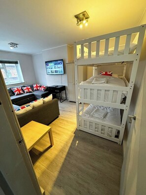3 bedrooms, WiFi