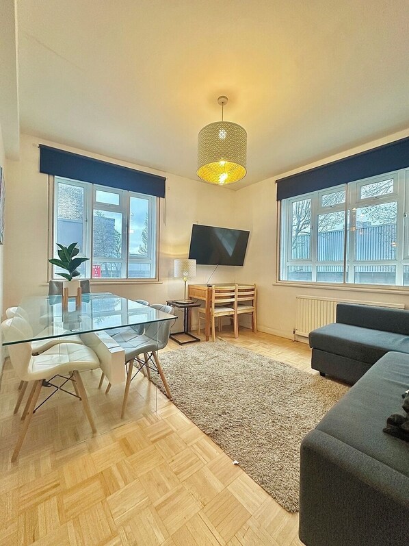 TV - Luxury Apartment Near Euston Station (Greater London)