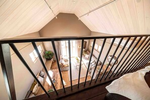 Cabin, 1 Bedroom, Balcony, Garden View | Living room