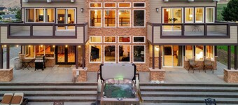 Scenic Riverfront Escape Near Chelan | Sleeps 16 + Hot Tub