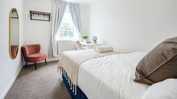 3 bedrooms, iron/ironing board, WiFi, bed sheets