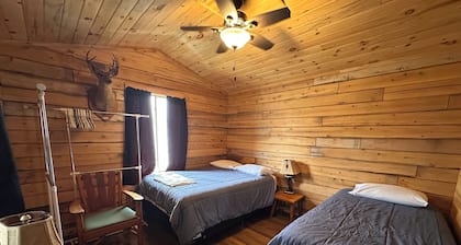 Charming cabin At Magee East Marina & Campground