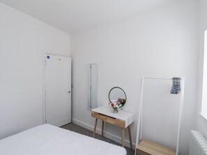 1 bedroom, individually decorated, individually furnished, free WiFi