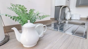 Máy rửa bát, dụng cụ nấu nướng/bát dĩa/dao nĩa